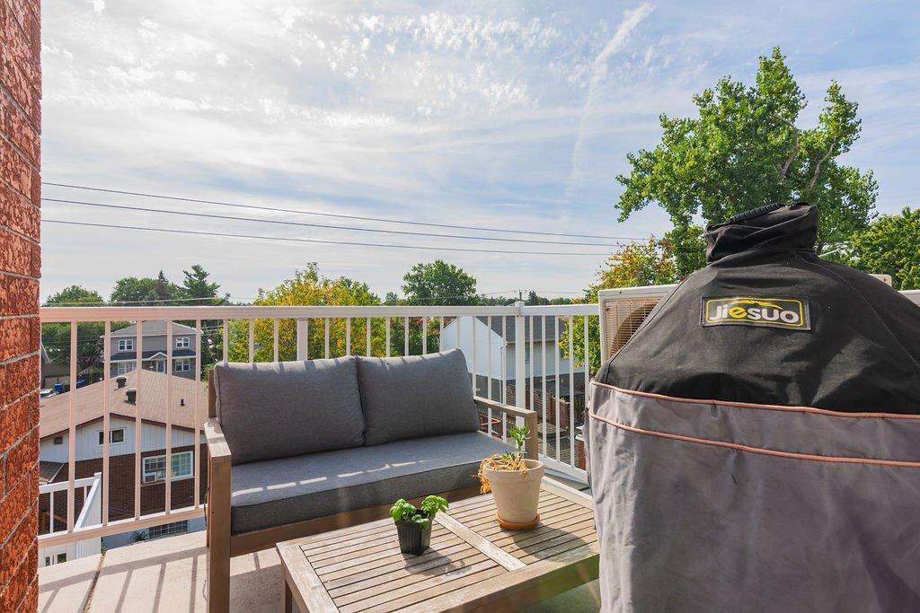 









1374


Rue Émerie

,
Longueuil (Saint-Hubert),




QC
J4T0A3

