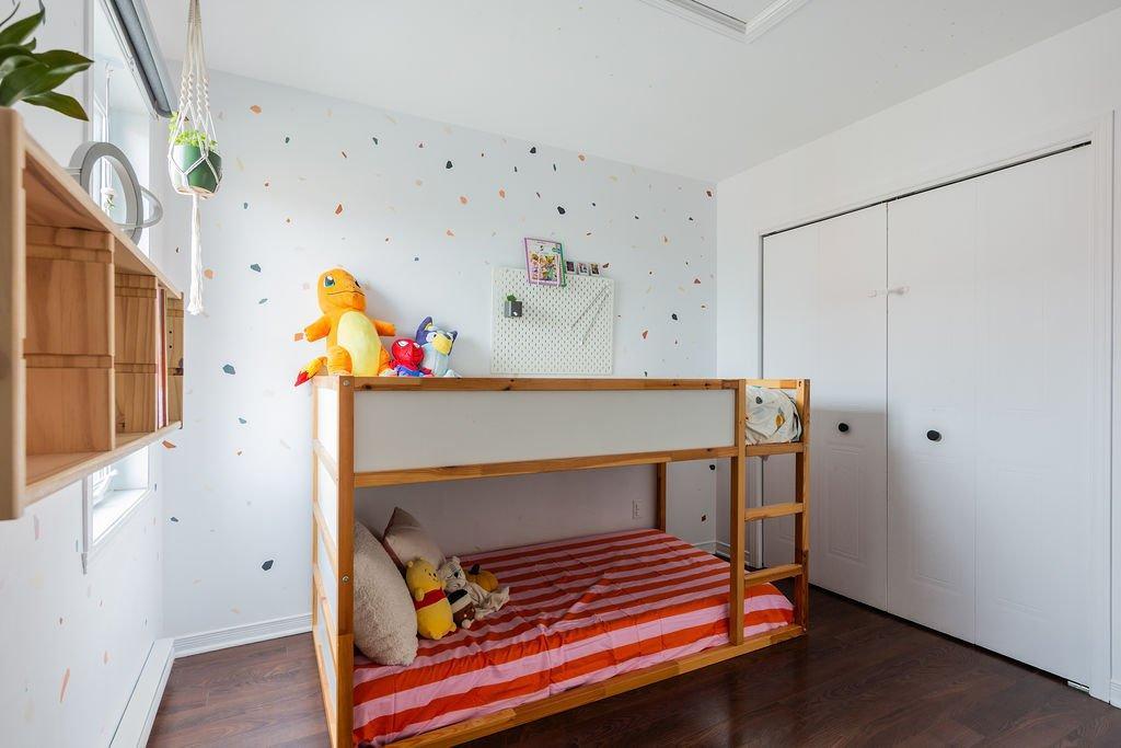 









1374


Rue Émerie

,
Longueuil (Saint-Hubert),




QC
J4T0A3

