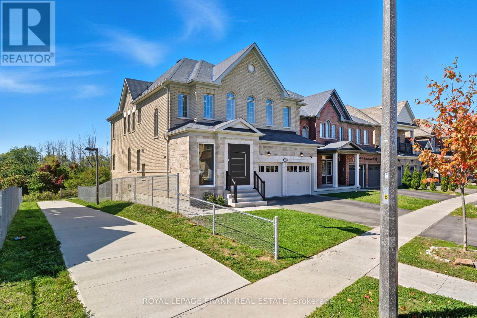 












1842 DOUGLAS LANGTREE DRIVE

,
Oshawa (Taunton),




Ontario
L1K0Y5

