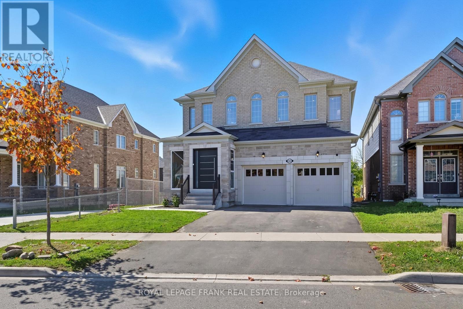 












1842 DOUGLAS LANGTREE DRIVE

,
Oshawa (Taunton),




Ontario
L1K0Y5

