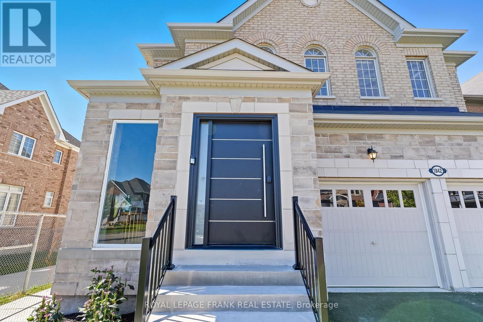 












1842 DOUGLAS LANGTREE DRIVE

,
Oshawa (Taunton),




Ontario
L1K0Y5


