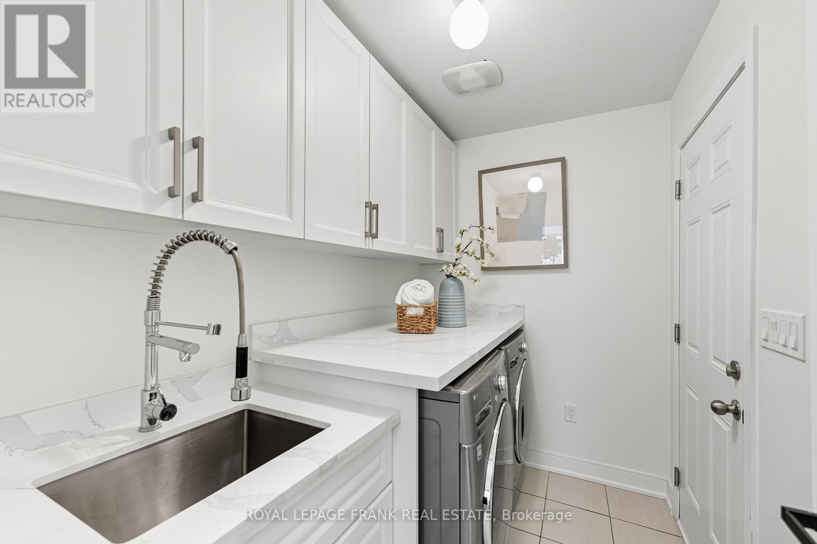 












1842 DOUGLAS LANGTREE DRIVE

,
Oshawa (Taunton),




Ontario
L1K0Y5

