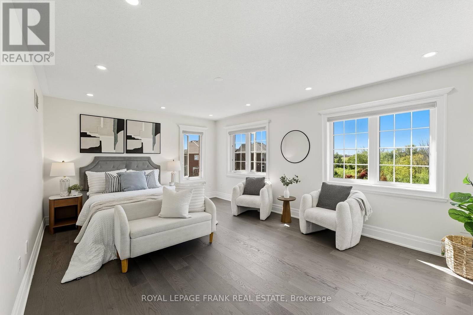 












1842 DOUGLAS LANGTREE DRIVE

,
Oshawa (Taunton),




Ontario
L1K0Y5

