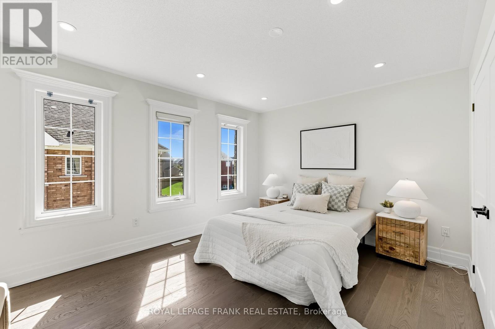 












1842 DOUGLAS LANGTREE DRIVE

,
Oshawa (Taunton),




Ontario
L1K0Y5

