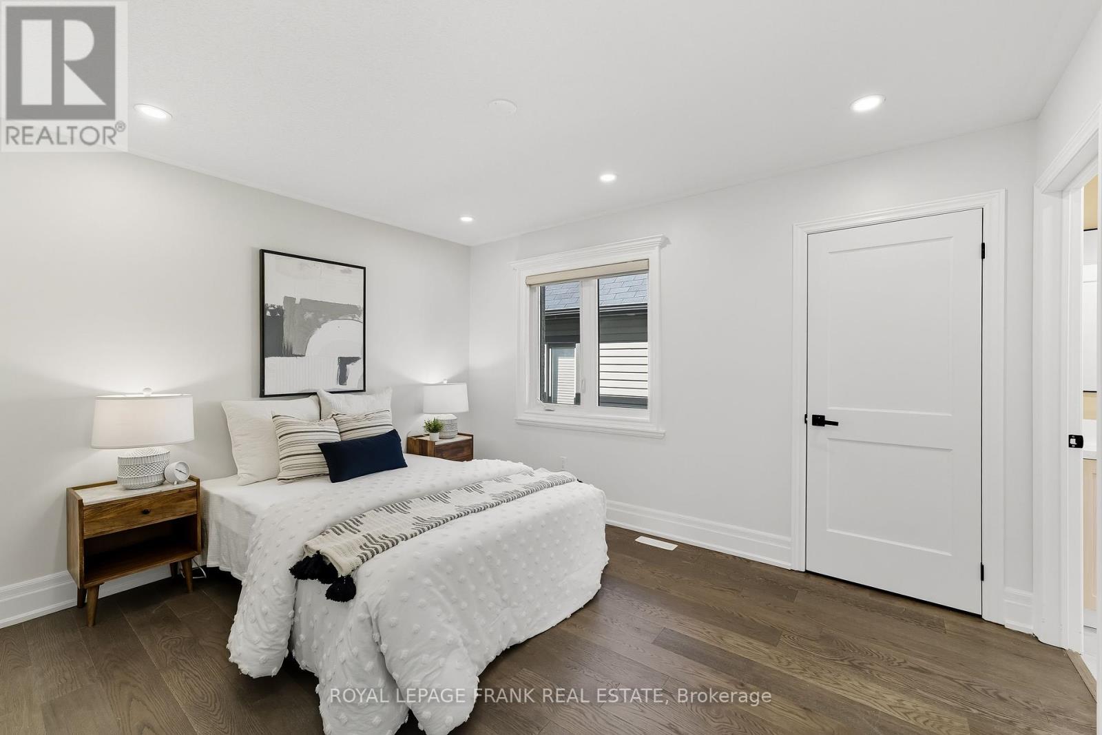












1842 DOUGLAS LANGTREE DRIVE

,
Oshawa (Taunton),




Ontario
L1K0Y5

