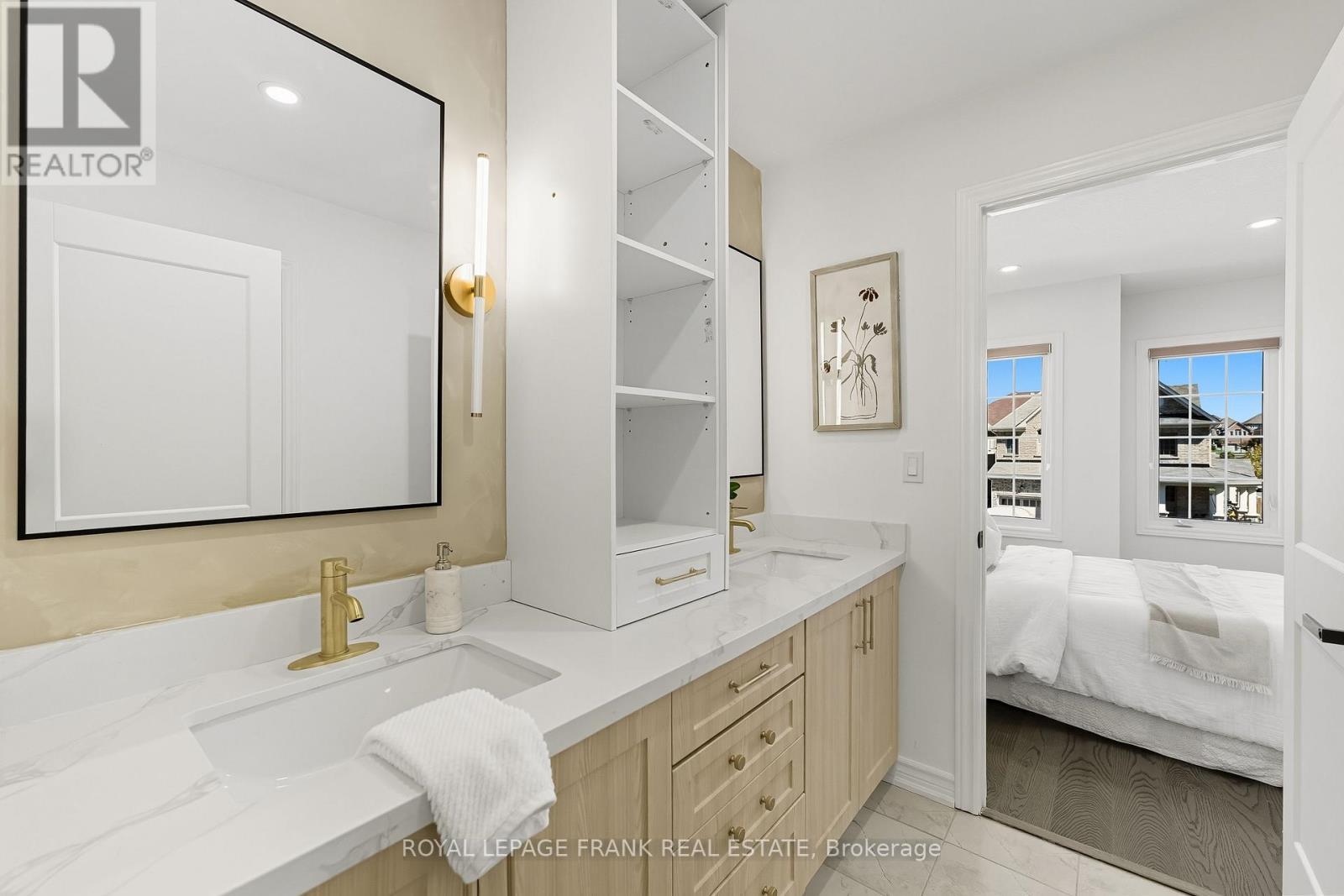 












1842 DOUGLAS LANGTREE DRIVE

,
Oshawa (Taunton),




Ontario
L1K0Y5


