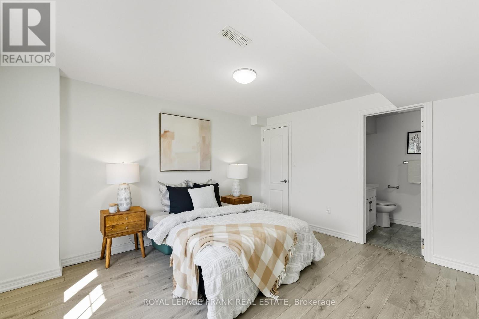 












1842 DOUGLAS LANGTREE DRIVE

,
Oshawa (Taunton),




Ontario
L1K0Y5


