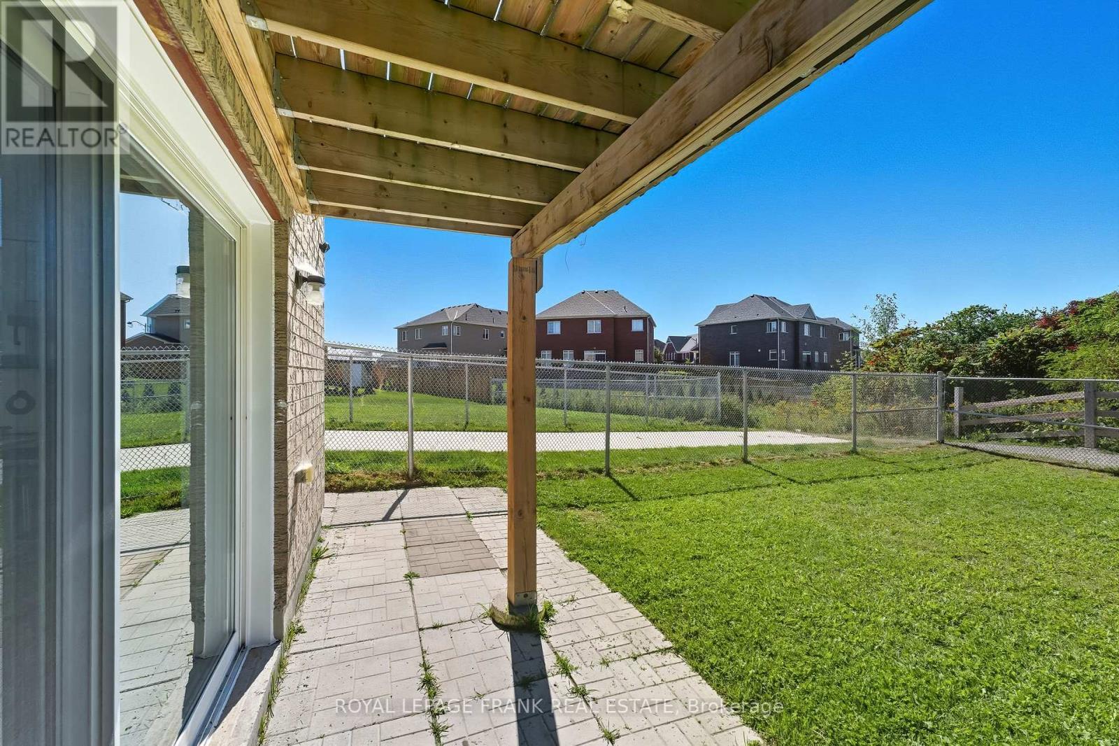












1842 DOUGLAS LANGTREE DRIVE

,
Oshawa (Taunton),




Ontario
L1K0Y5


