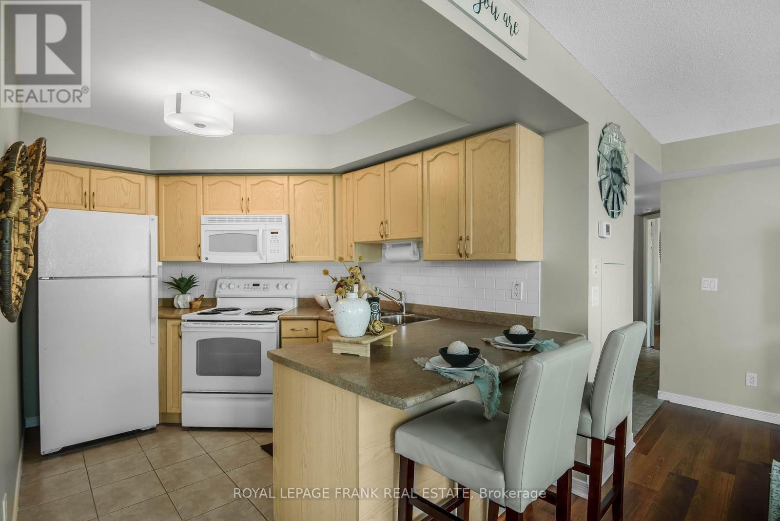












701 - 340 WATSON STREET W

,
Whitby (Port Whitby),




Ontario
L1N9G1

