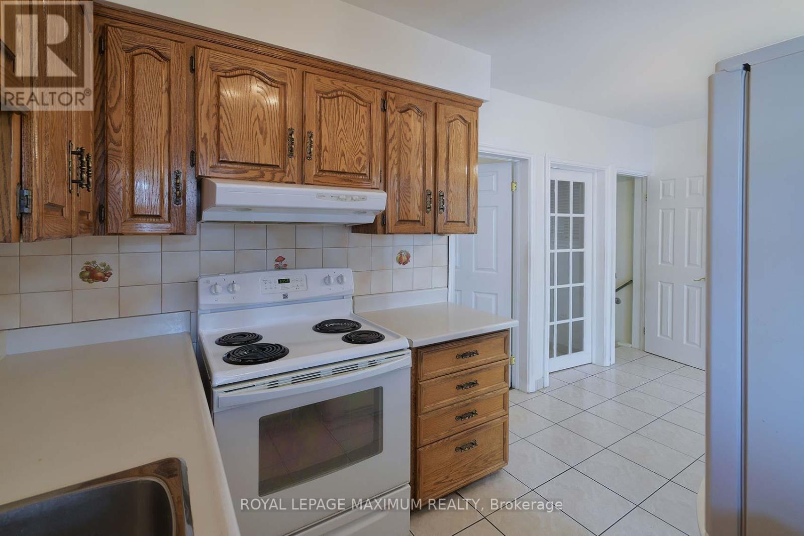 












245 BELGRAVIA AVENUE

,
Toronto,




Ontario
M6E2M9

