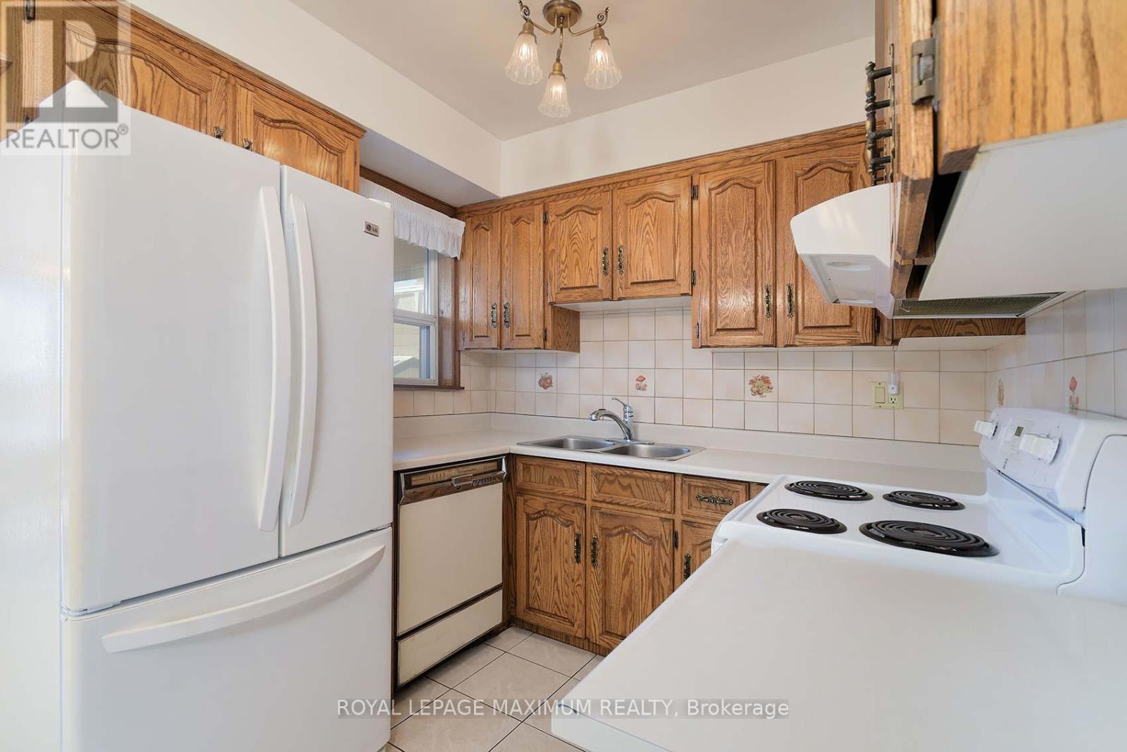 












245 BELGRAVIA AVENUE

,
Toronto,




Ontario
M6E2M9

