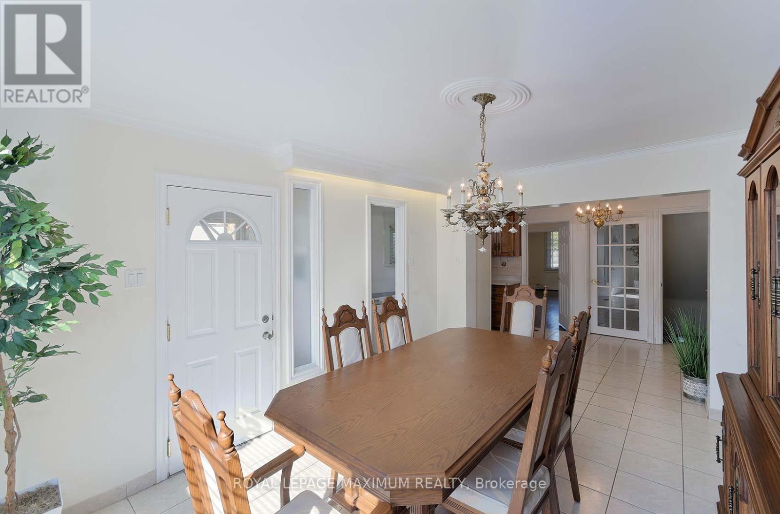 












245 BELGRAVIA AVENUE

,
Toronto,




Ontario
M6E2M9

