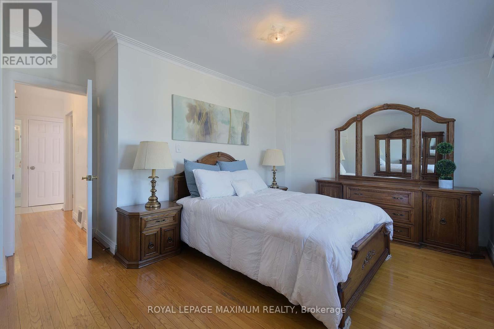 












245 BELGRAVIA AVENUE

,
Toronto,




Ontario
M6E2M9

