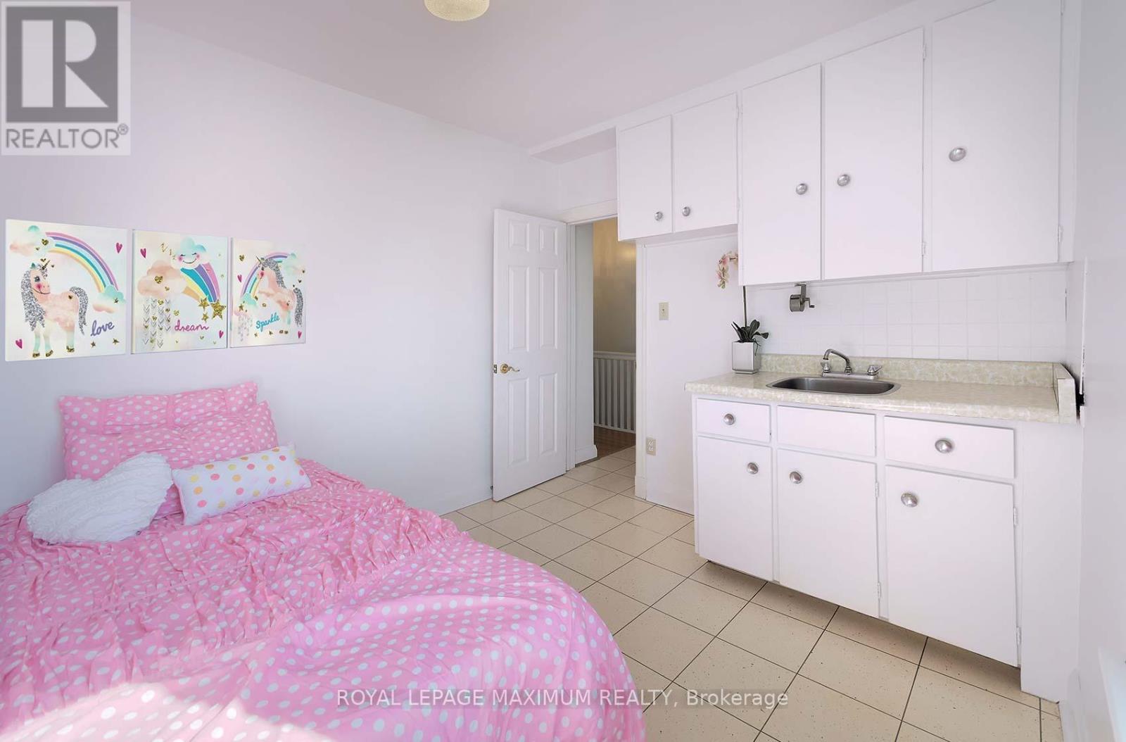 












245 BELGRAVIA AVENUE

,
Toronto,




Ontario
M6E2M9

