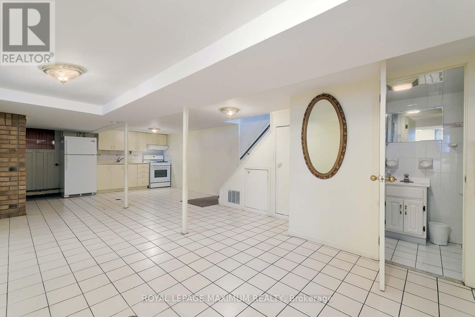 












245 BELGRAVIA AVENUE

,
Toronto,




Ontario
M6E2M9

