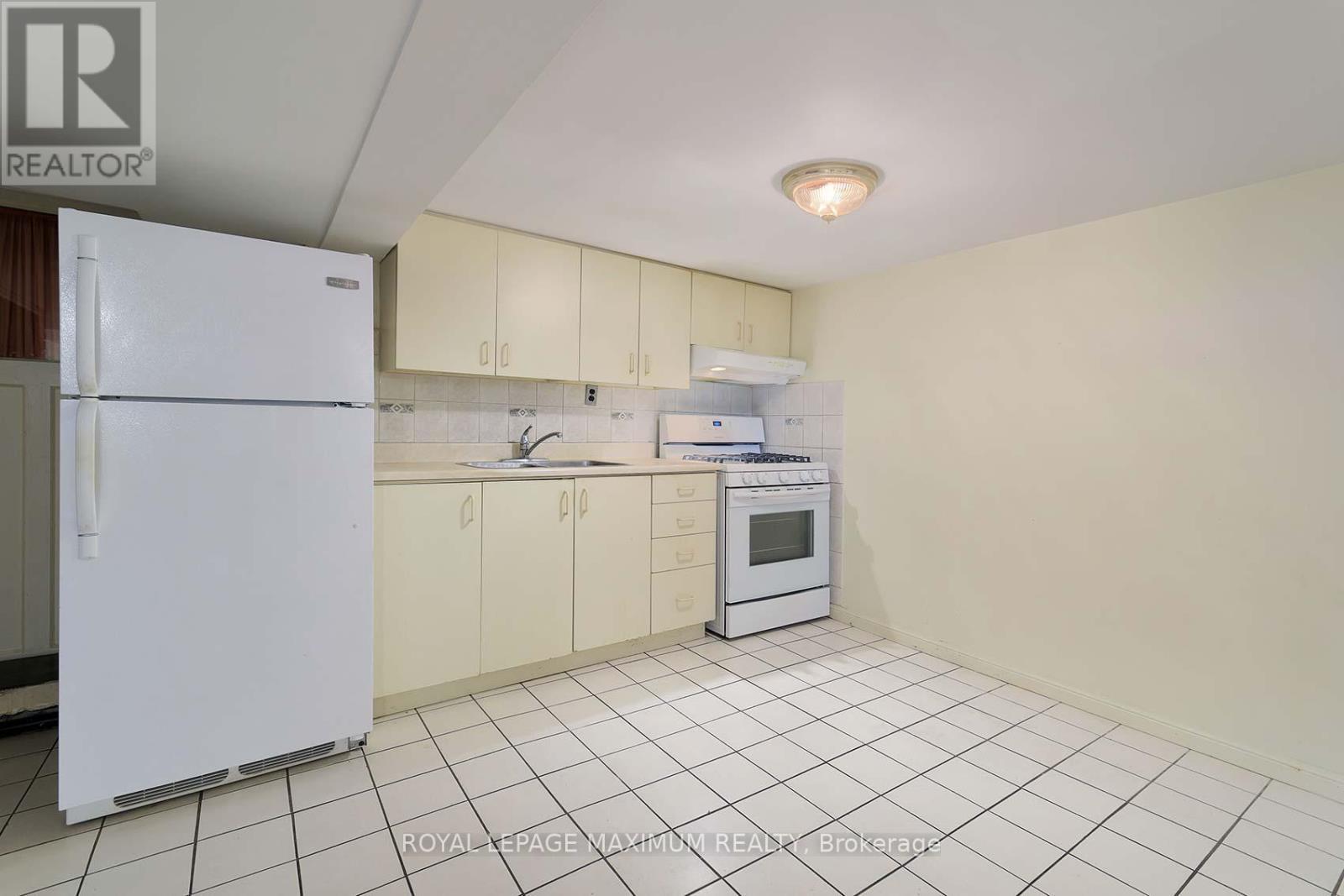 












245 BELGRAVIA AVENUE

,
Toronto,




Ontario
M6E2M9


