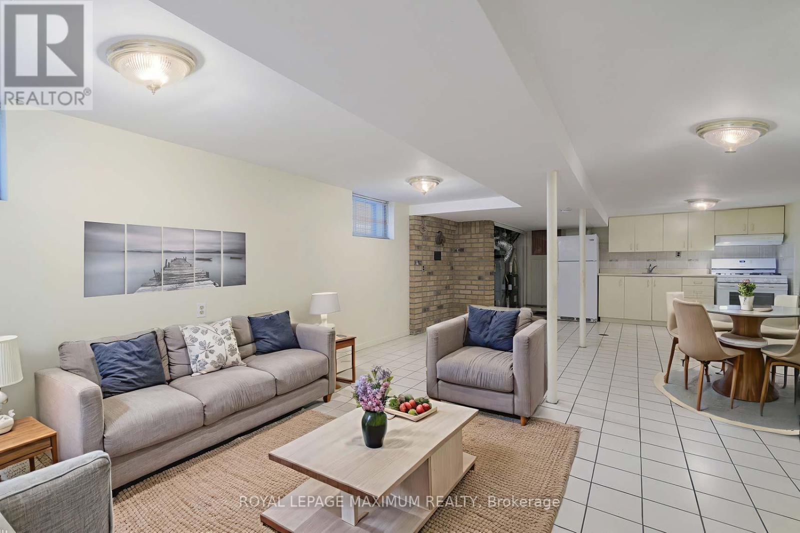 












245 BELGRAVIA AVENUE

,
Toronto,




Ontario
M6E2M9

