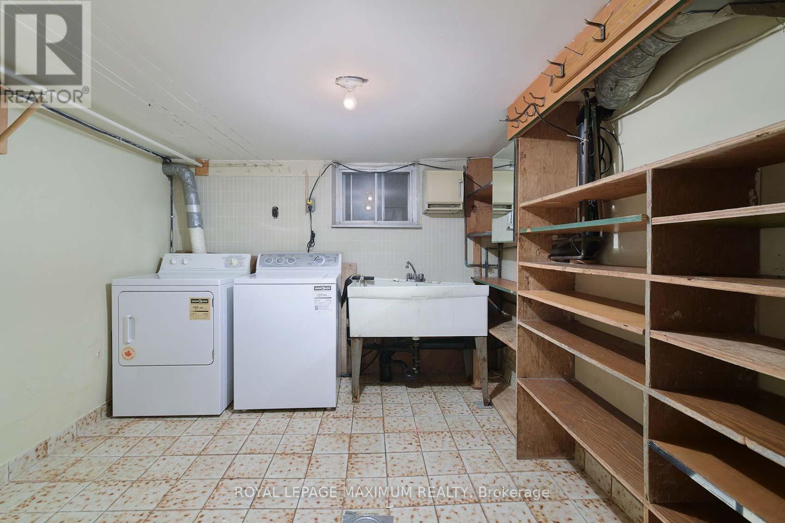 












245 BELGRAVIA AVENUE

,
Toronto,




Ontario
M6E2M9

