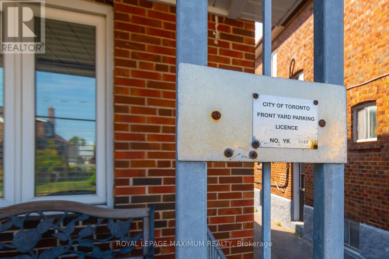 












245 BELGRAVIA AVENUE

,
Toronto,




Ontario
M6E2M9

