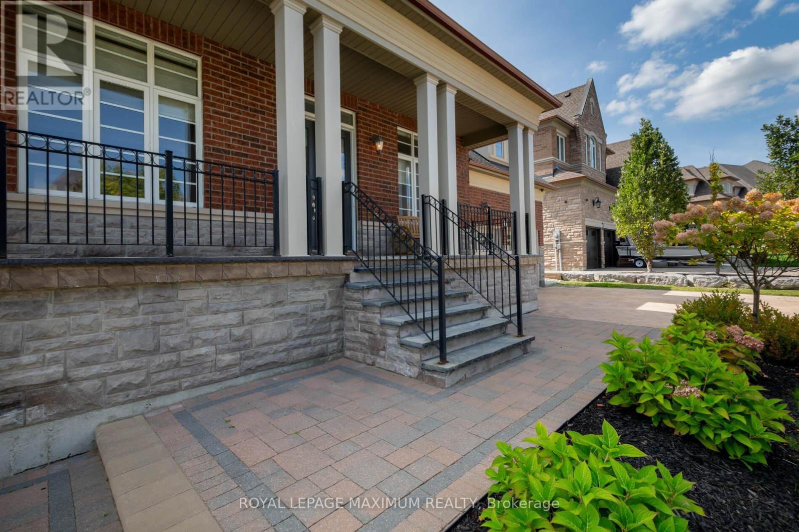 












4 BLUE BEECH TRAIL

,
King,




Ontario
L7B0A1

