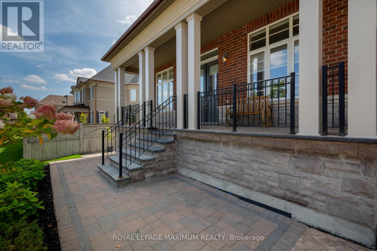 












4 BLUE BEECH TRAIL

,
King,




Ontario
L7B0A1

