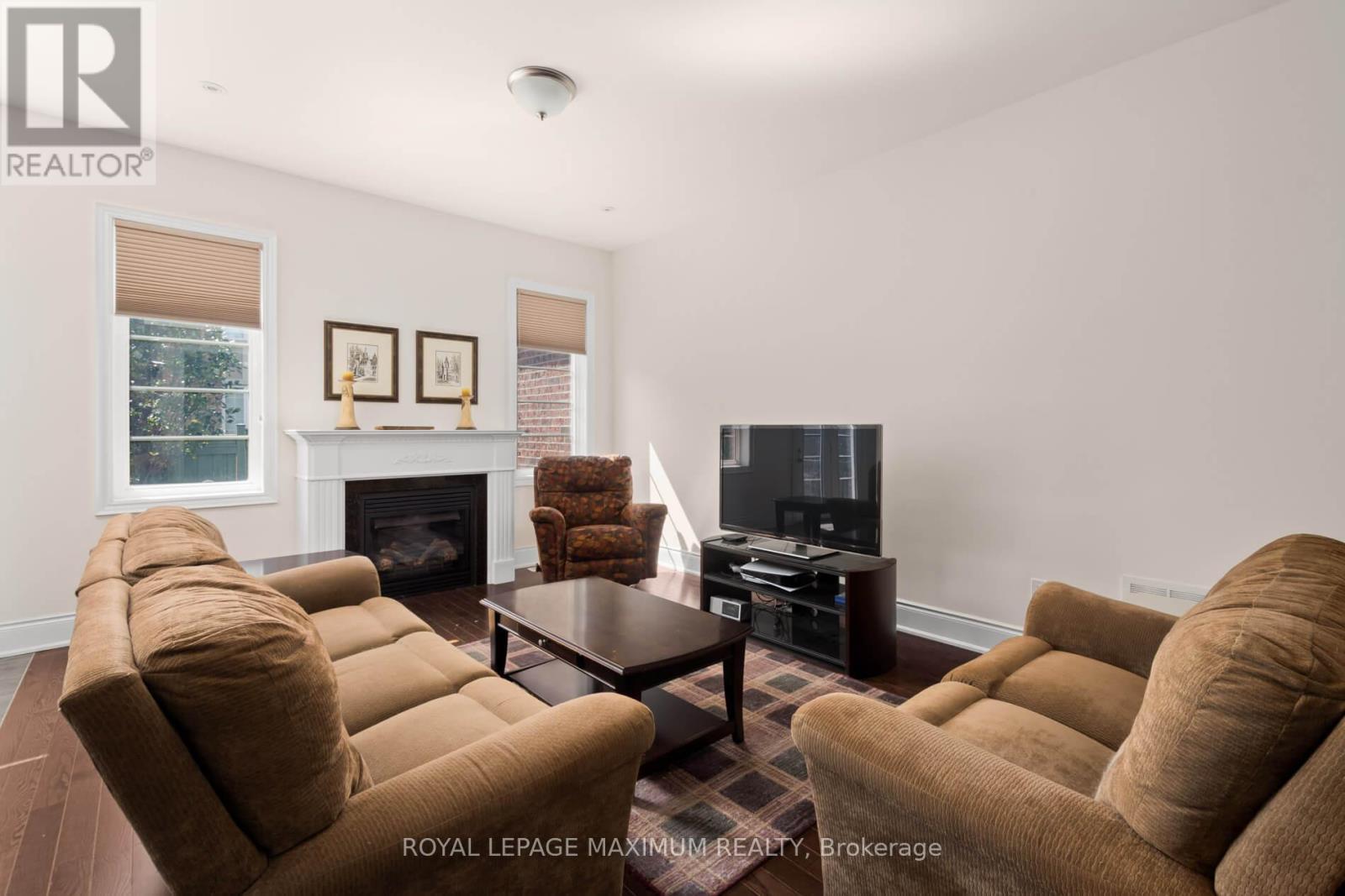 












4 BLUE BEECH TRAIL

,
King,




Ontario
L7B0A1

