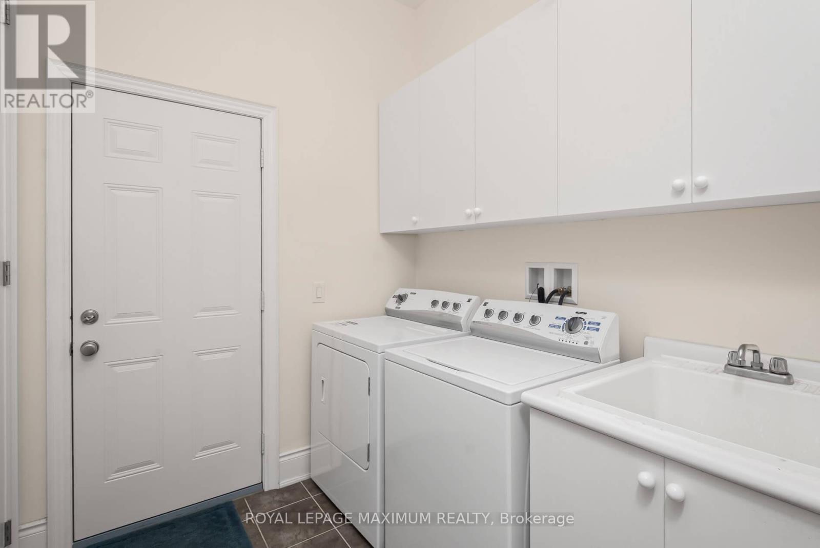 












4 BLUE BEECH TRAIL

,
King,




Ontario
L7B0A1

