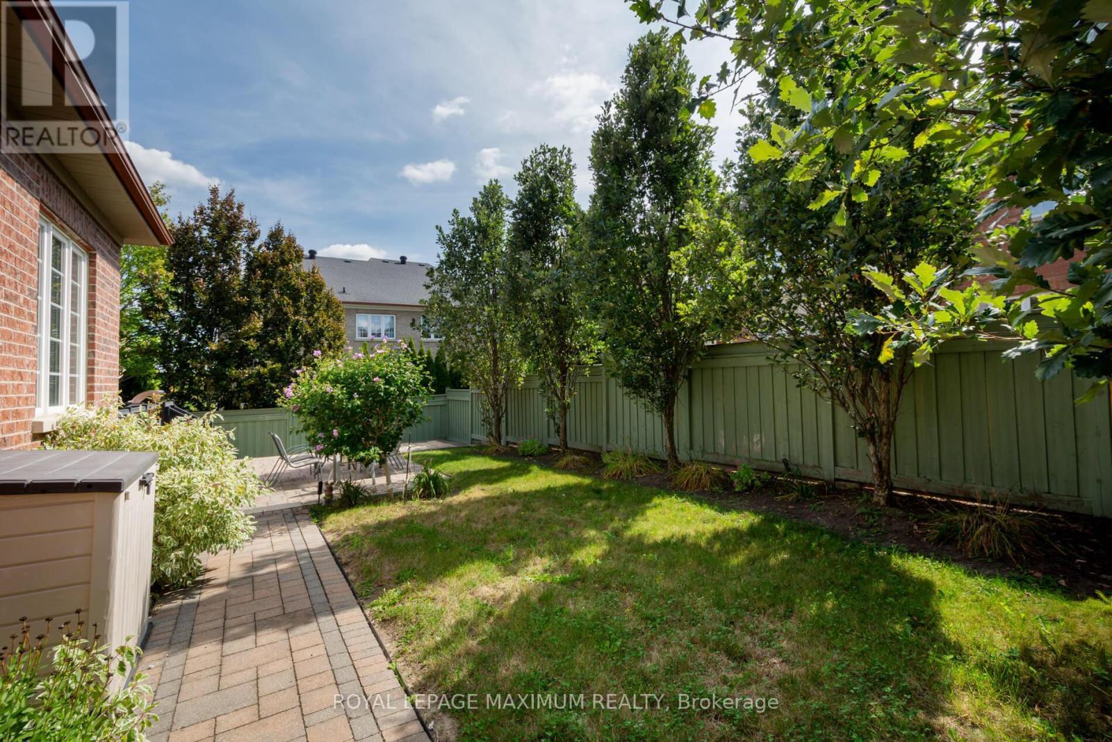 












4 BLUE BEECH TRAIL

,
King,




Ontario
L7B0A1

