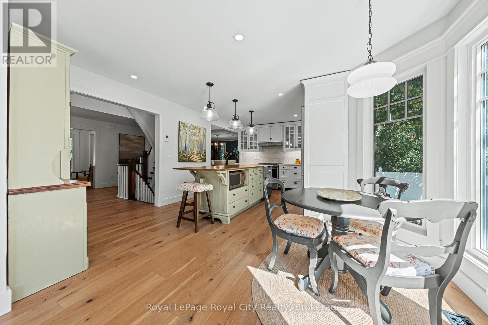












35 MONTICELLO CRESCENT

,
Guelph (Kortright East),




Ontario
N1G2M1

