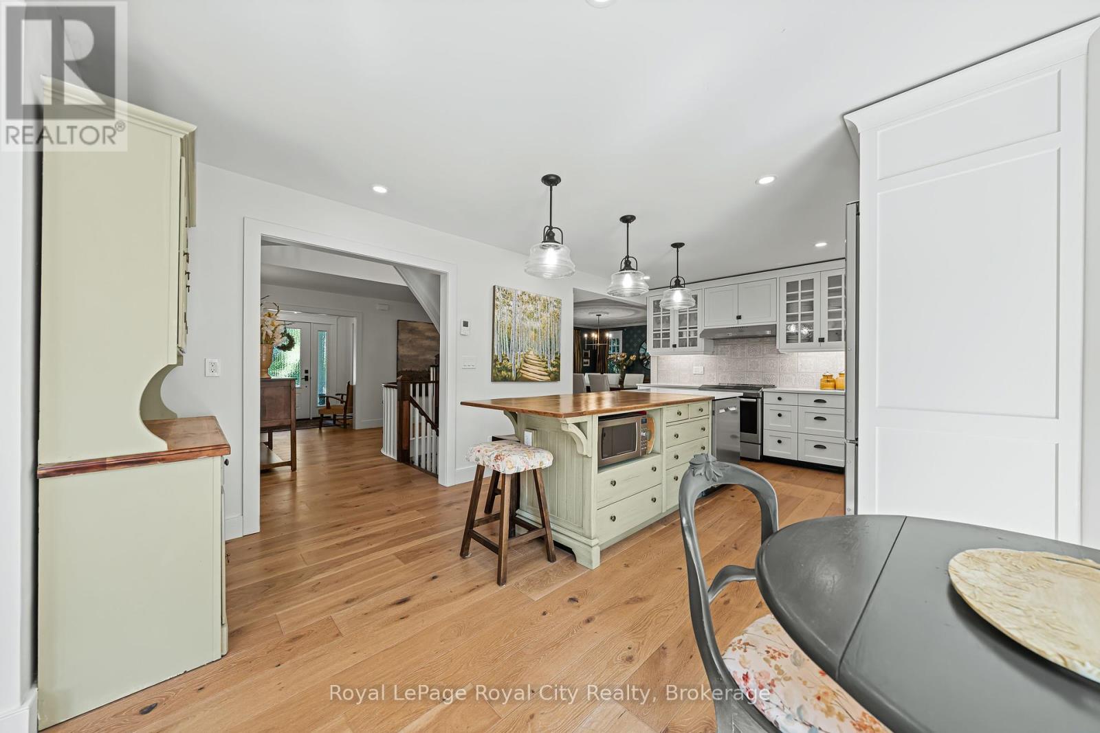 












35 MONTICELLO CRESCENT

,
Guelph (Kortright East),




Ontario
N1G2M1

