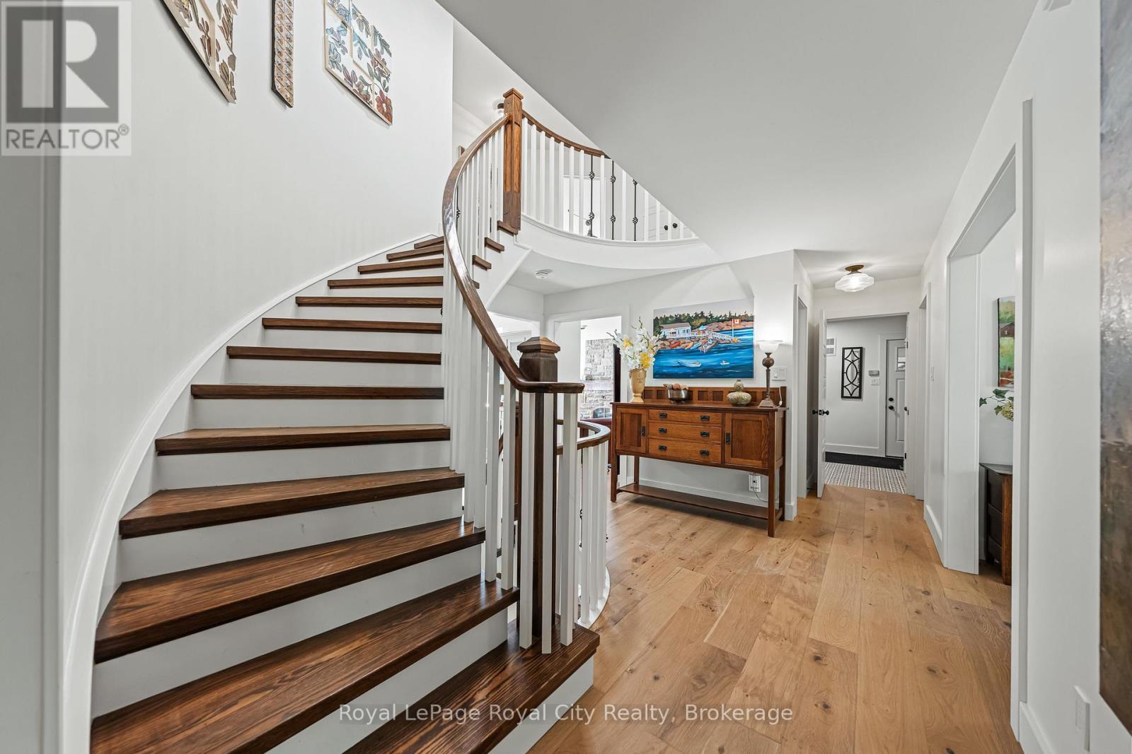 












35 MONTICELLO CRESCENT

,
Guelph (Kortright East),




Ontario
N1G2M1

