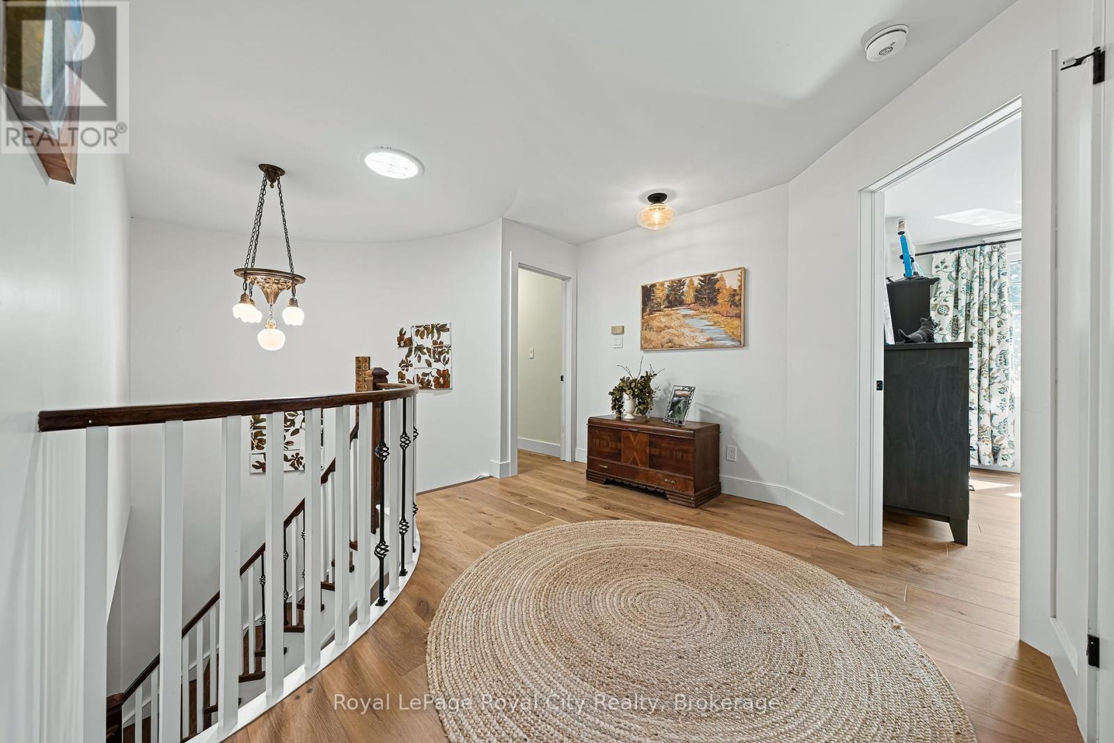 












35 MONTICELLO CRESCENT

,
Guelph (Kortright East),




Ontario
N1G2M1

