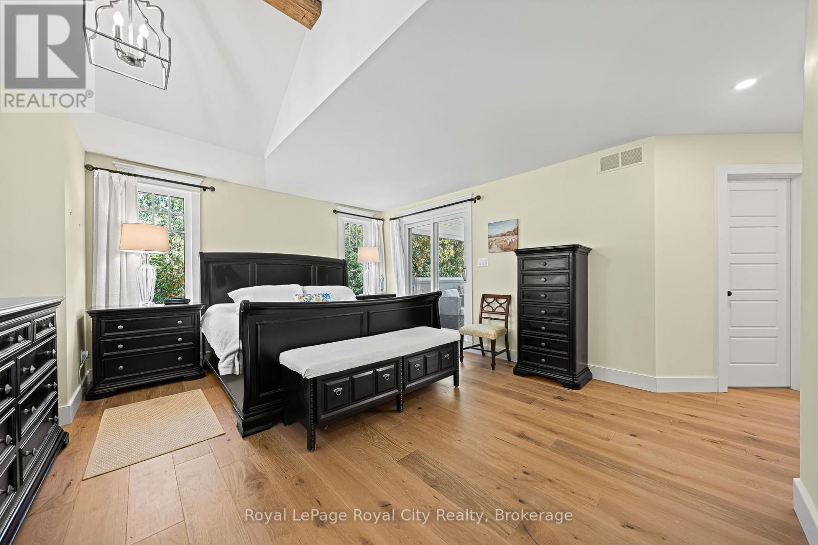 












35 MONTICELLO CRESCENT

,
Guelph (Kortright East),




Ontario
N1G2M1

