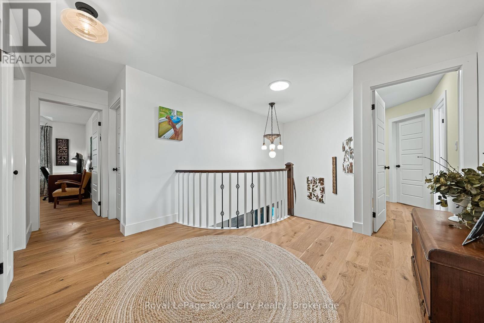 












35 MONTICELLO CRESCENT

,
Guelph (Kortright East),




Ontario
N1G2M1


