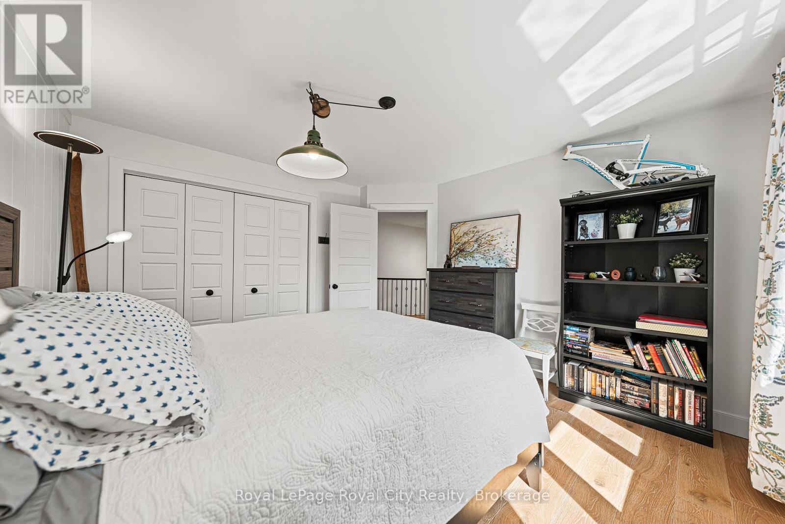 












35 MONTICELLO CRESCENT

,
Guelph (Kortright East),




Ontario
N1G2M1

