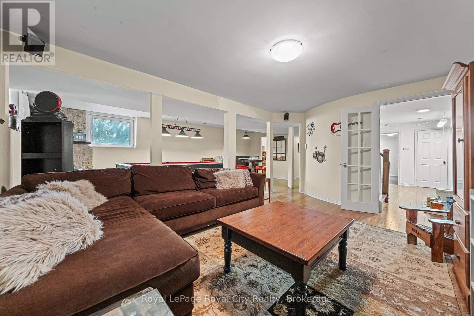












35 MONTICELLO CRESCENT

,
Guelph (Kortright East),




Ontario
N1G2M1

