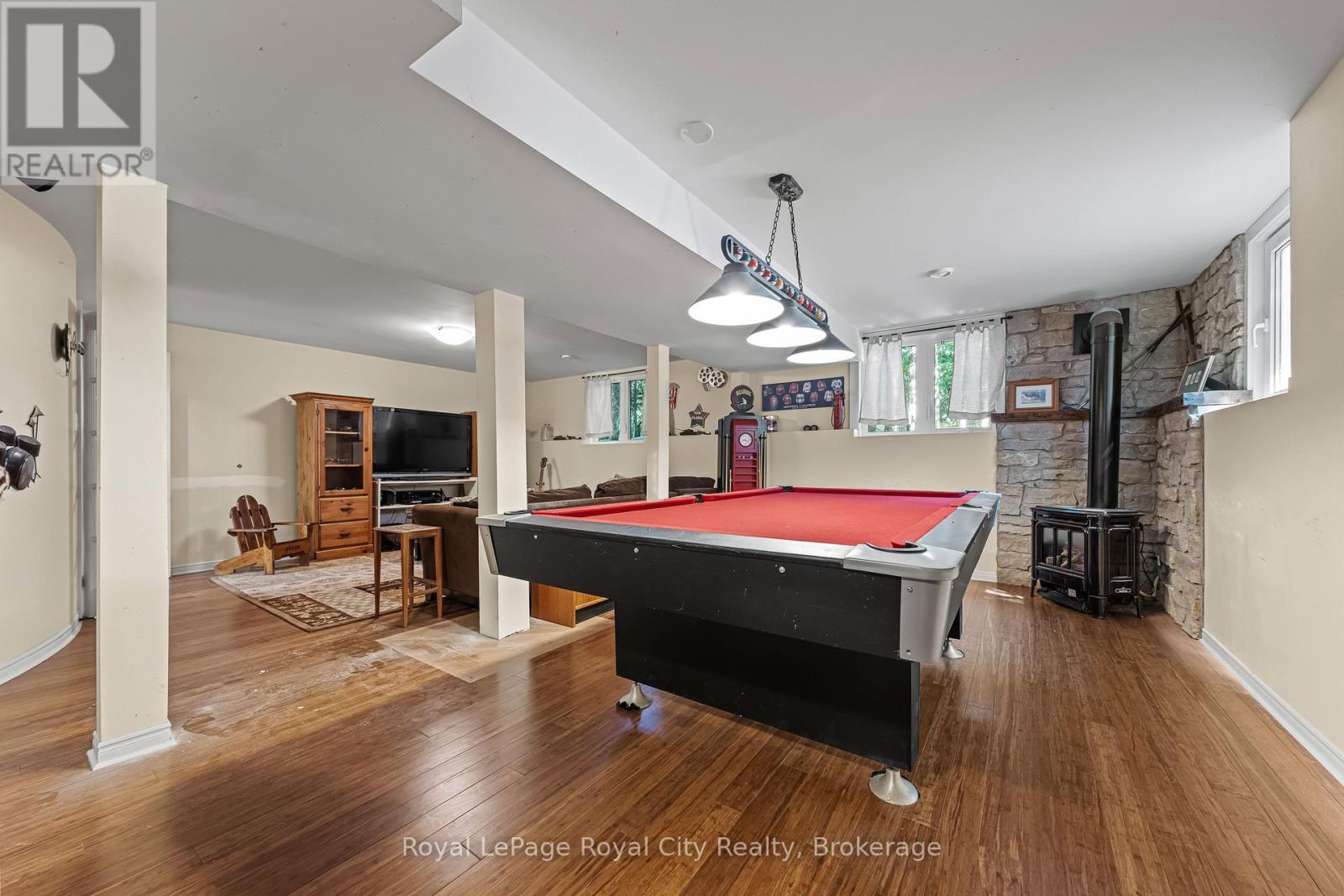 












35 MONTICELLO CRESCENT

,
Guelph (Kortright East),




Ontario
N1G2M1

