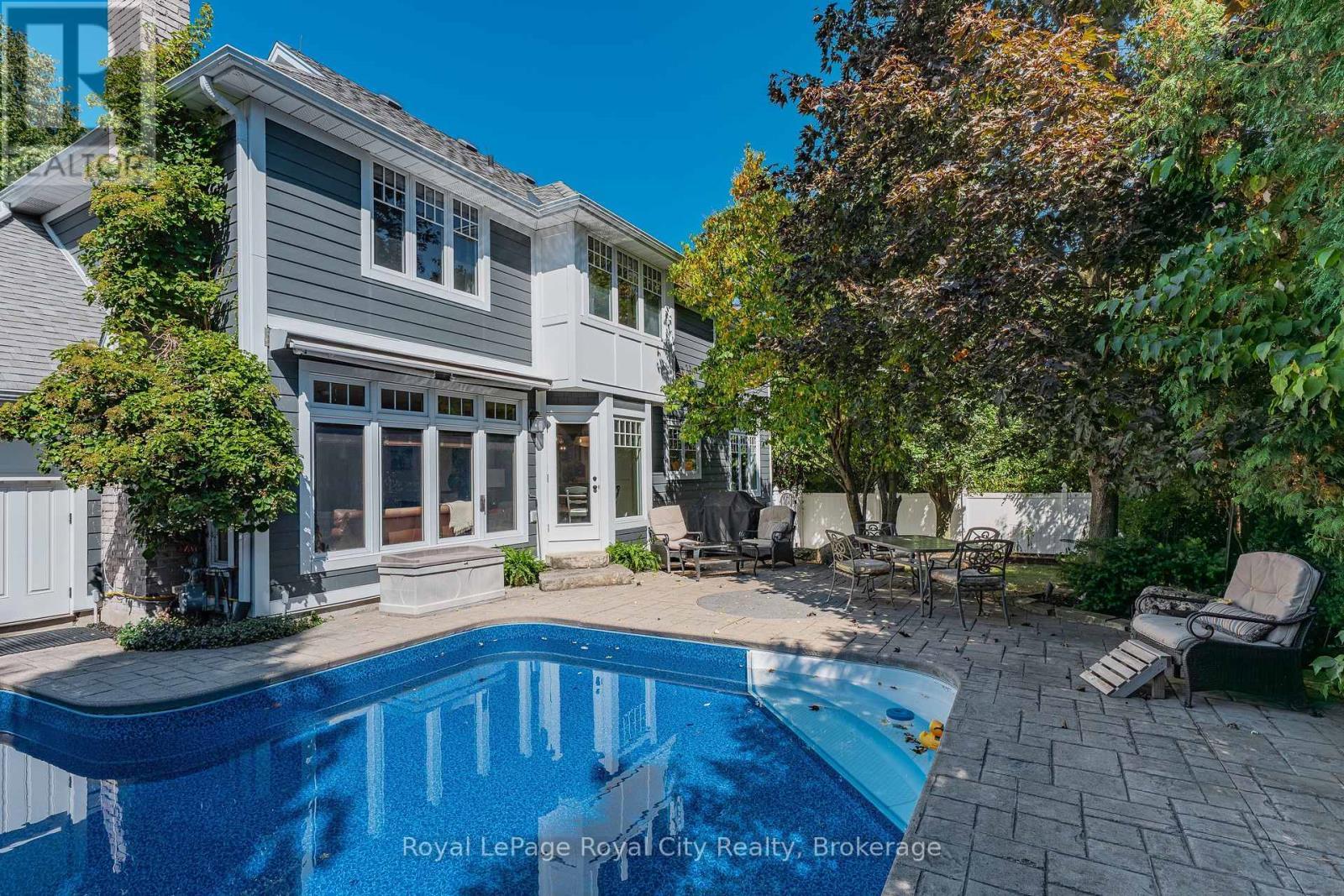 












35 MONTICELLO CRESCENT

,
Guelph (Kortright East),




Ontario
N1G2M1

