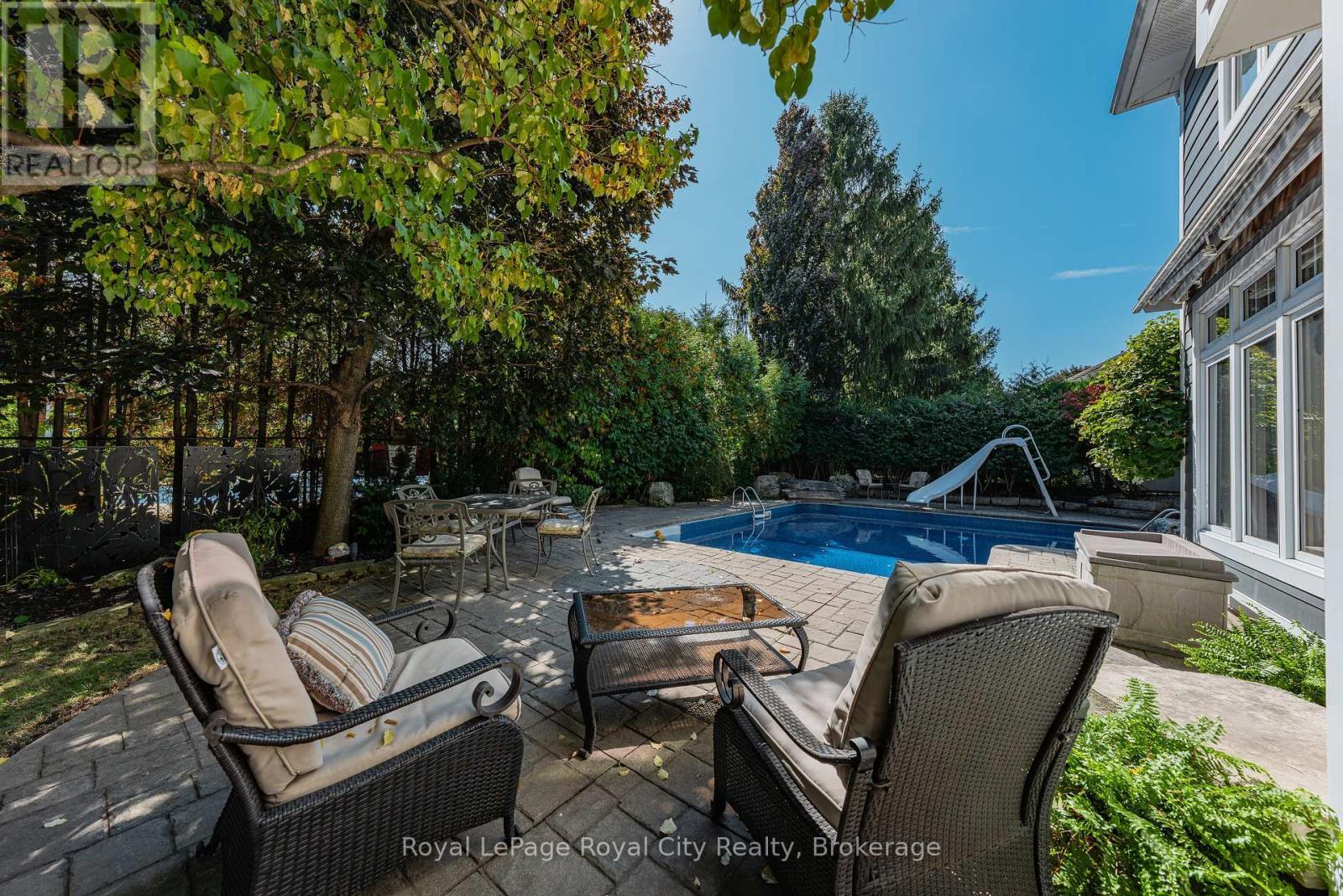 












35 MONTICELLO CRESCENT

,
Guelph (Kortright East),




Ontario
N1G2M1

