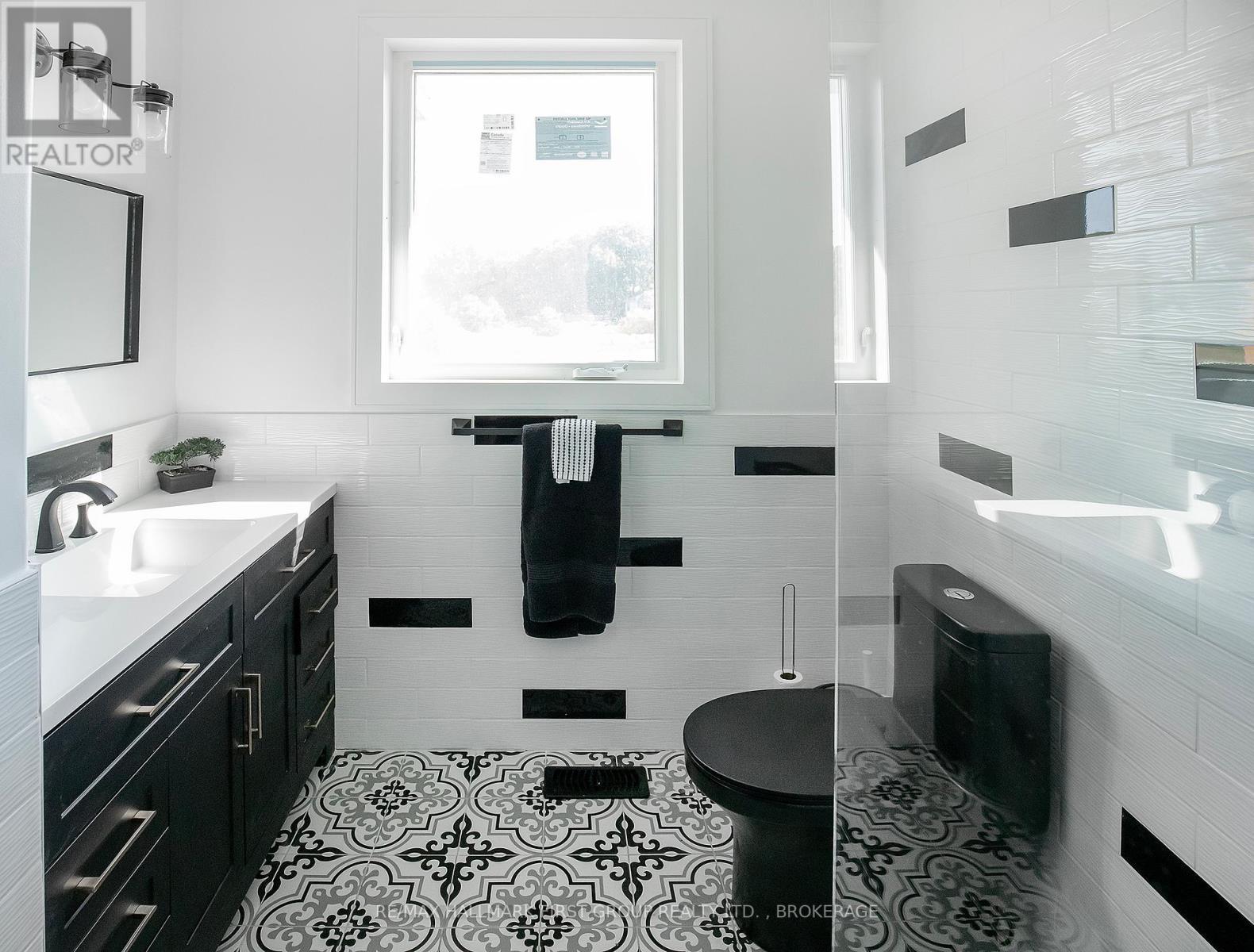 












1054 CRANBERRY COVE LANE

,
Frontenac (Frontenac South),




Ontario
K0H2N0

