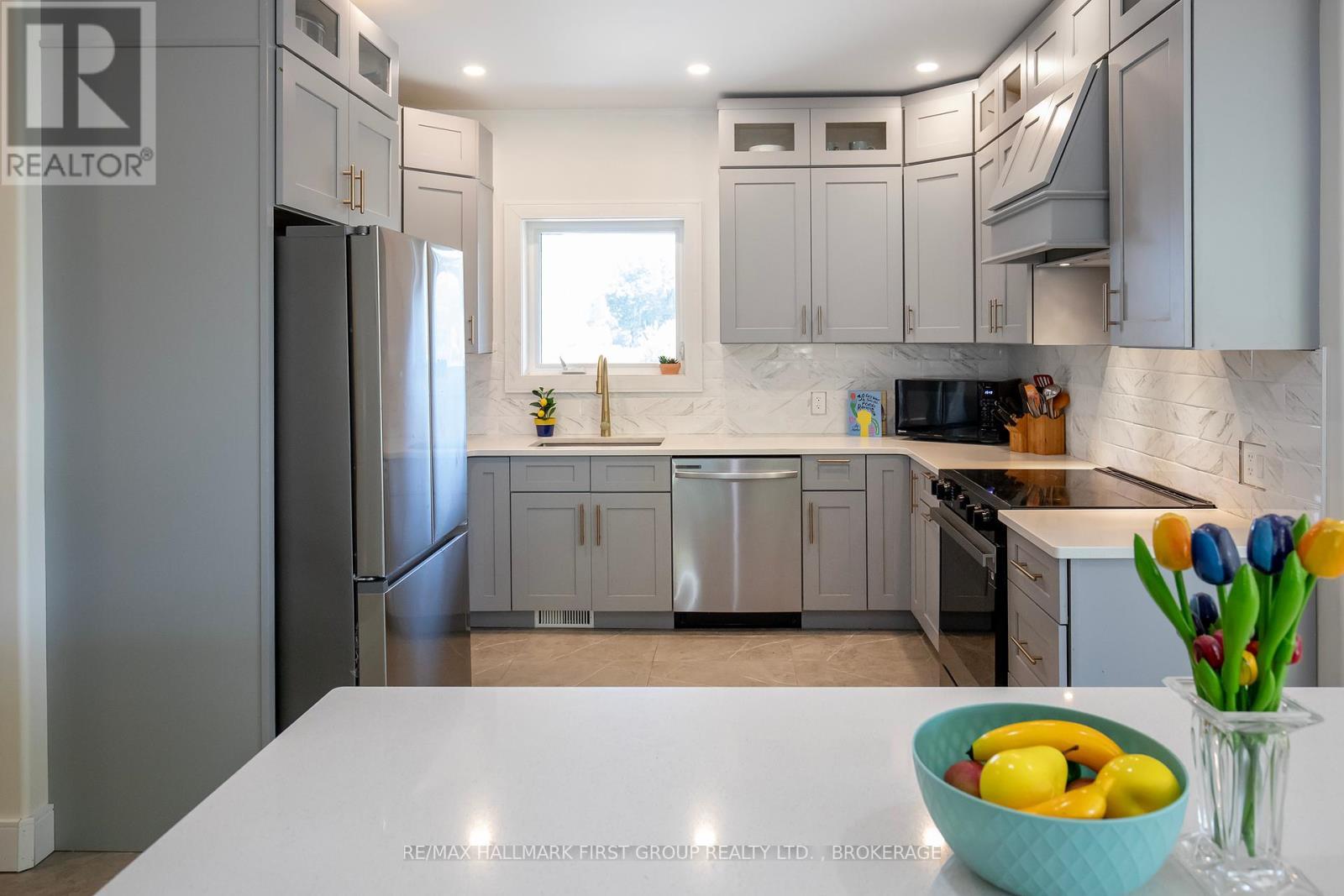 












1054 CRANBERRY COVE LANE

,
Frontenac (Frontenac South),




Ontario
K0H2N0

