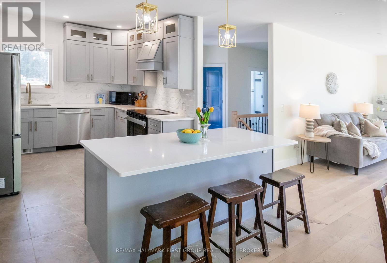 












1054 CRANBERRY COVE LANE

,
Frontenac (Frontenac South),




Ontario
K0H2N0

