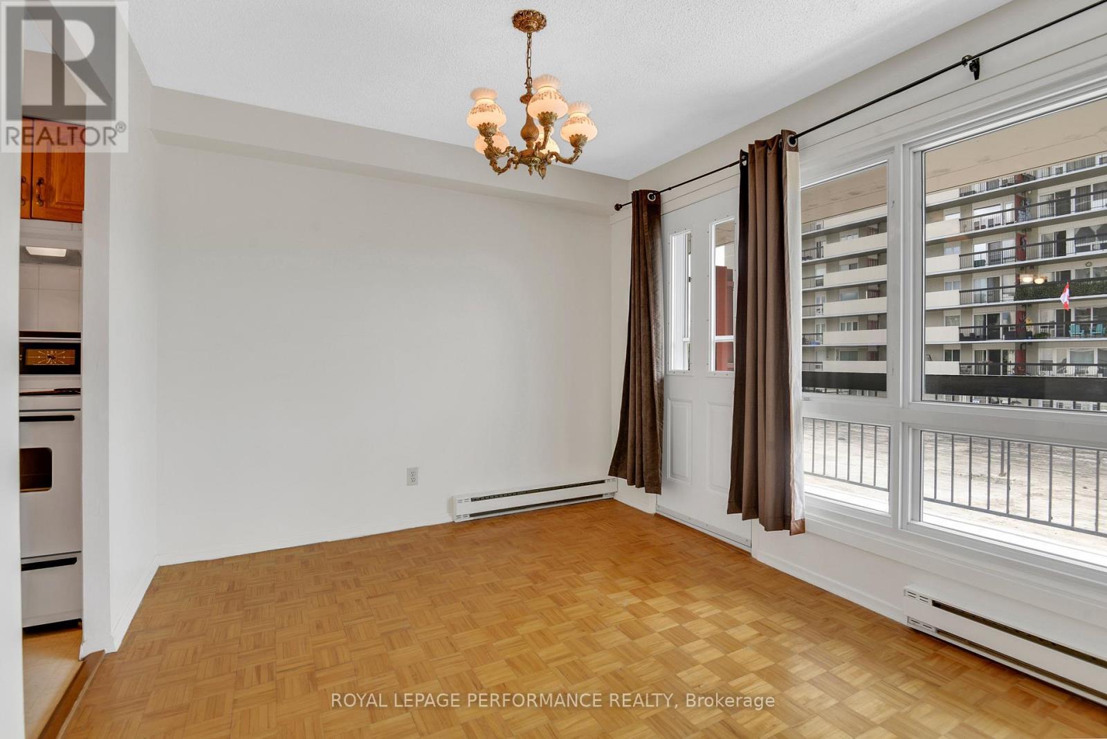 












202 - 158 B MCARTHUR AVENUE

,
Ottawa,




Ontario
K1L8C9

