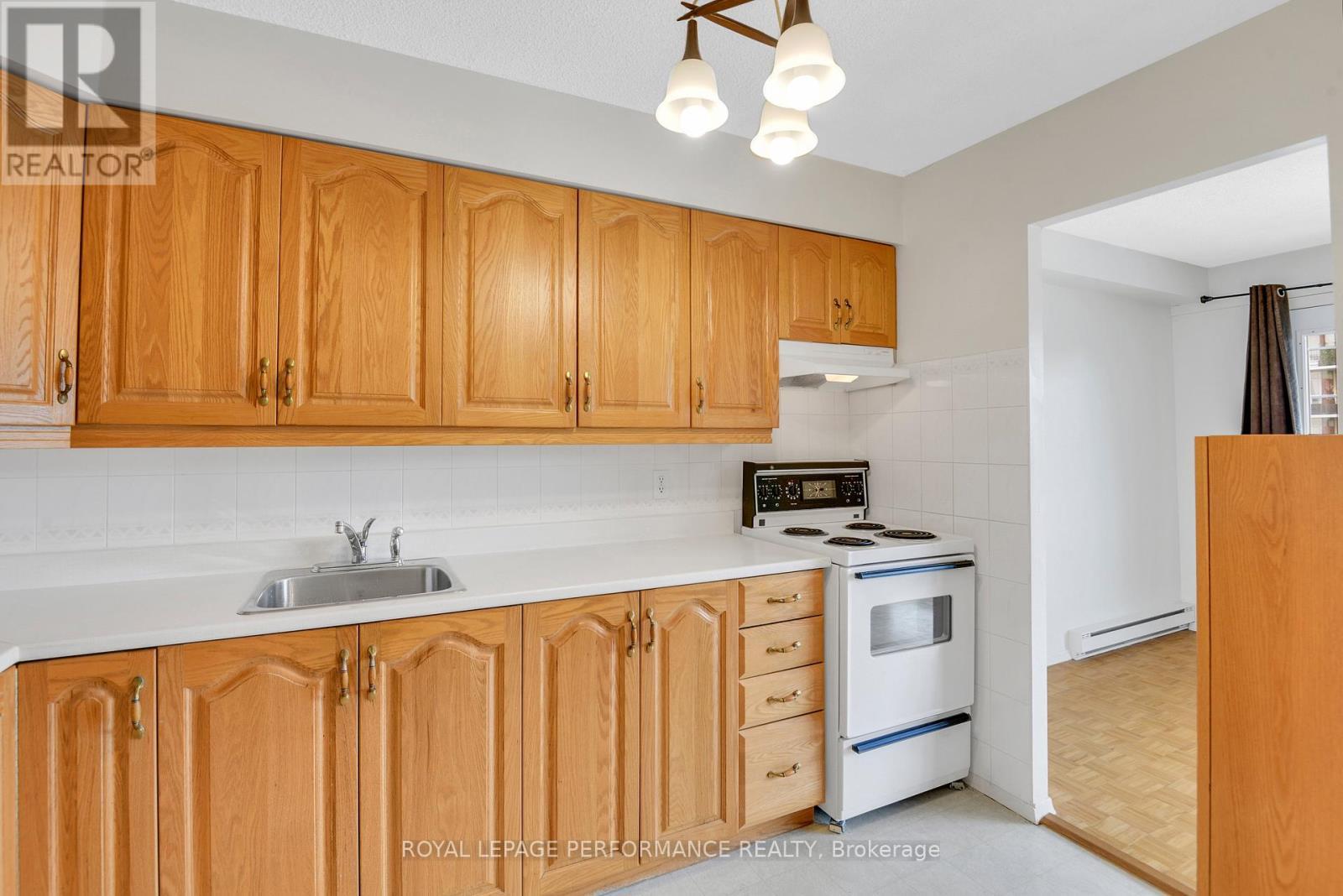 












202 - 158 B MCARTHUR AVENUE

,
Ottawa,




Ontario
K1L8C9

