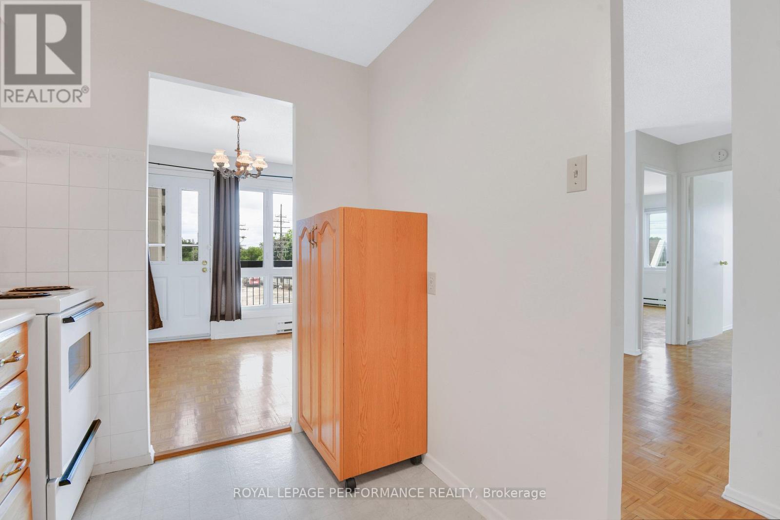 












202 - 158 B MCARTHUR AVENUE

,
Ottawa,




Ontario
K1L8C9

