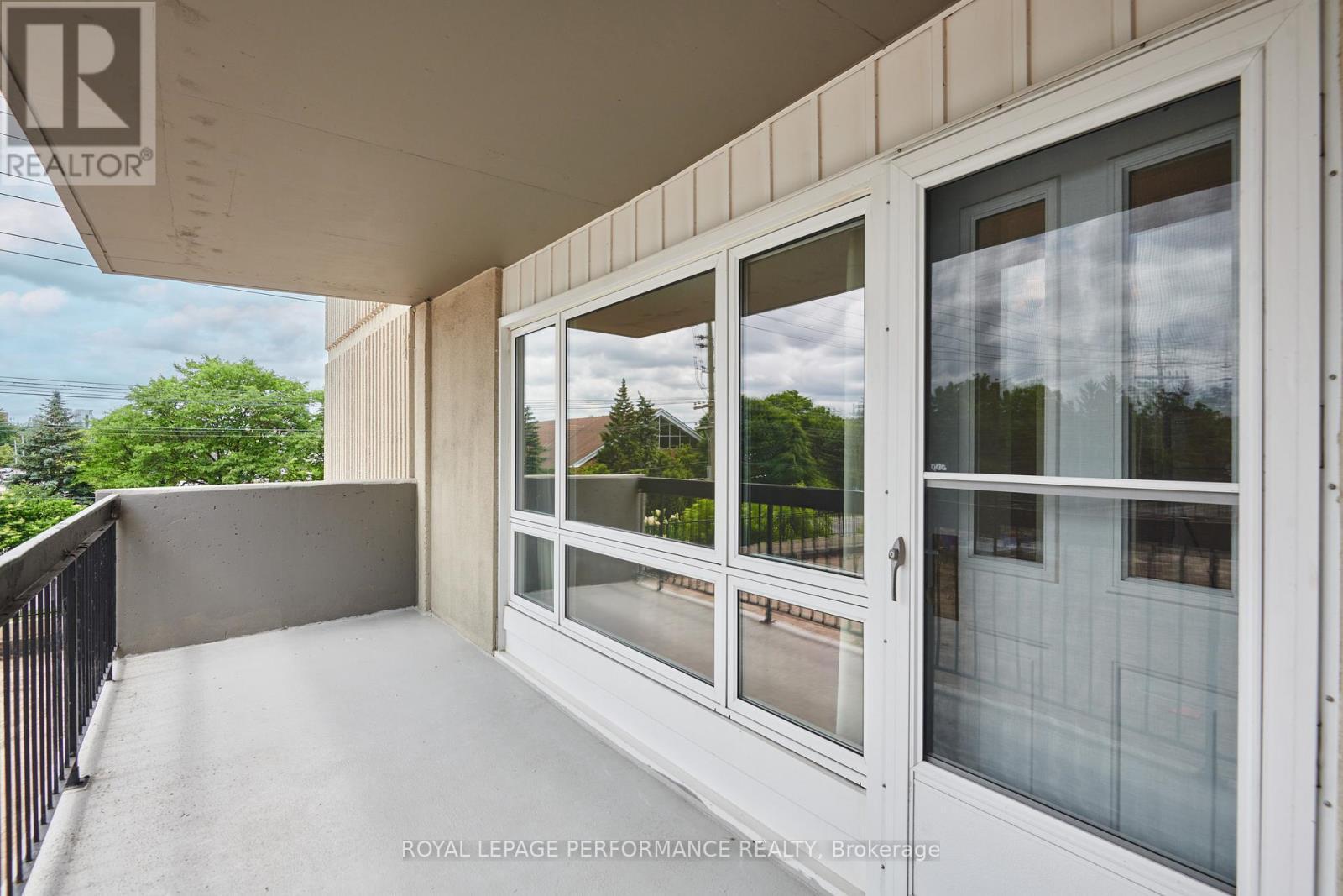 












202 - 158 B MCARTHUR AVENUE

,
Ottawa,




Ontario
K1L8C9

