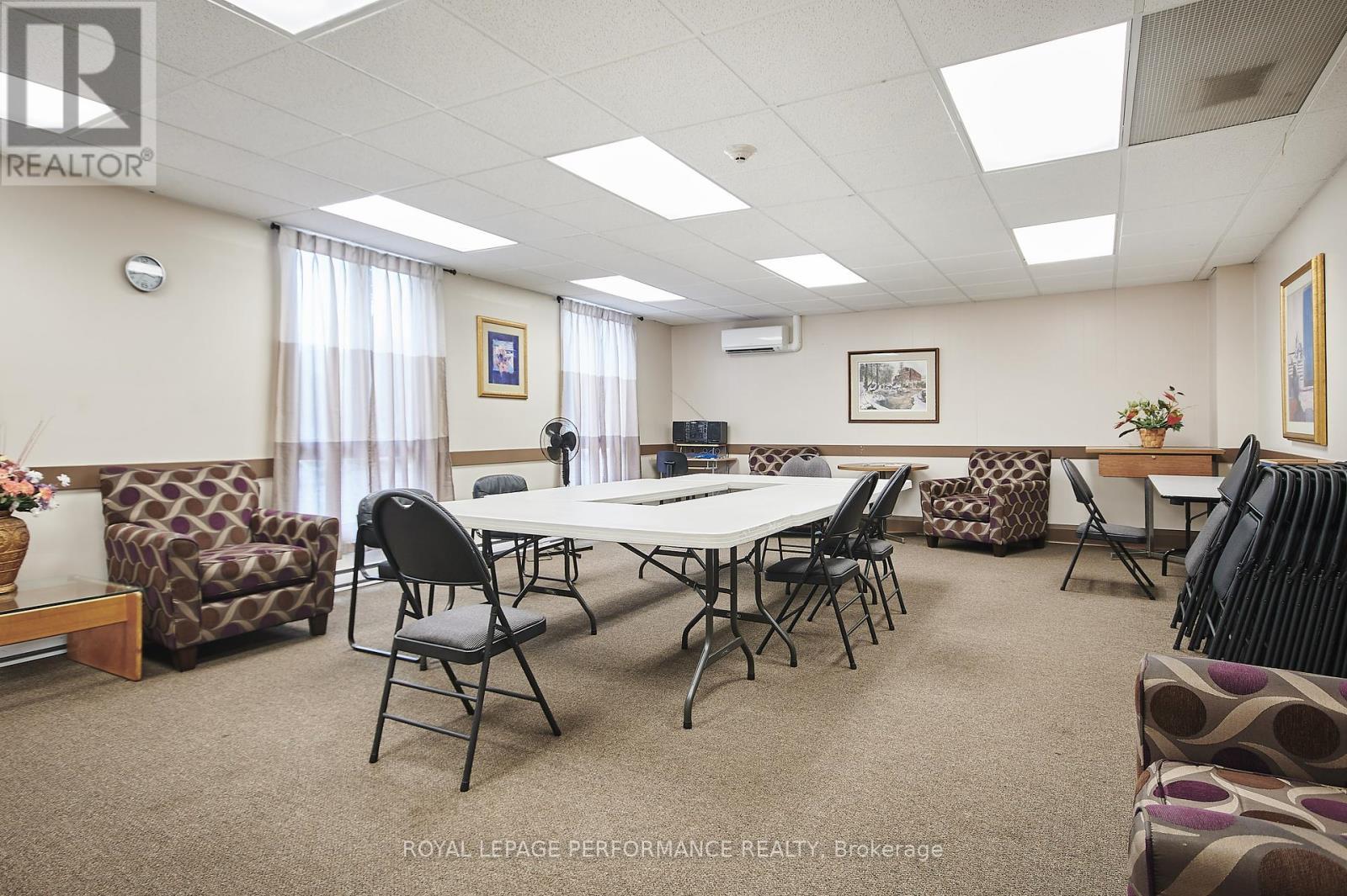 












202 - 158 B MCARTHUR AVENUE

,
Ottawa,




Ontario
K1L8C9

