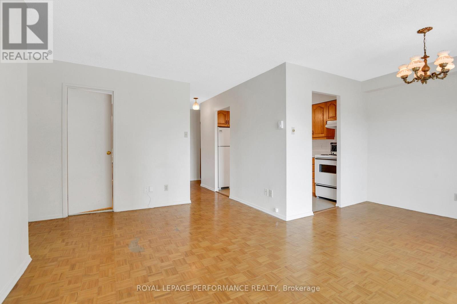 












202 - 158 B MCARTHUR AVENUE

,
Ottawa,




Ontario
K1L8C9

