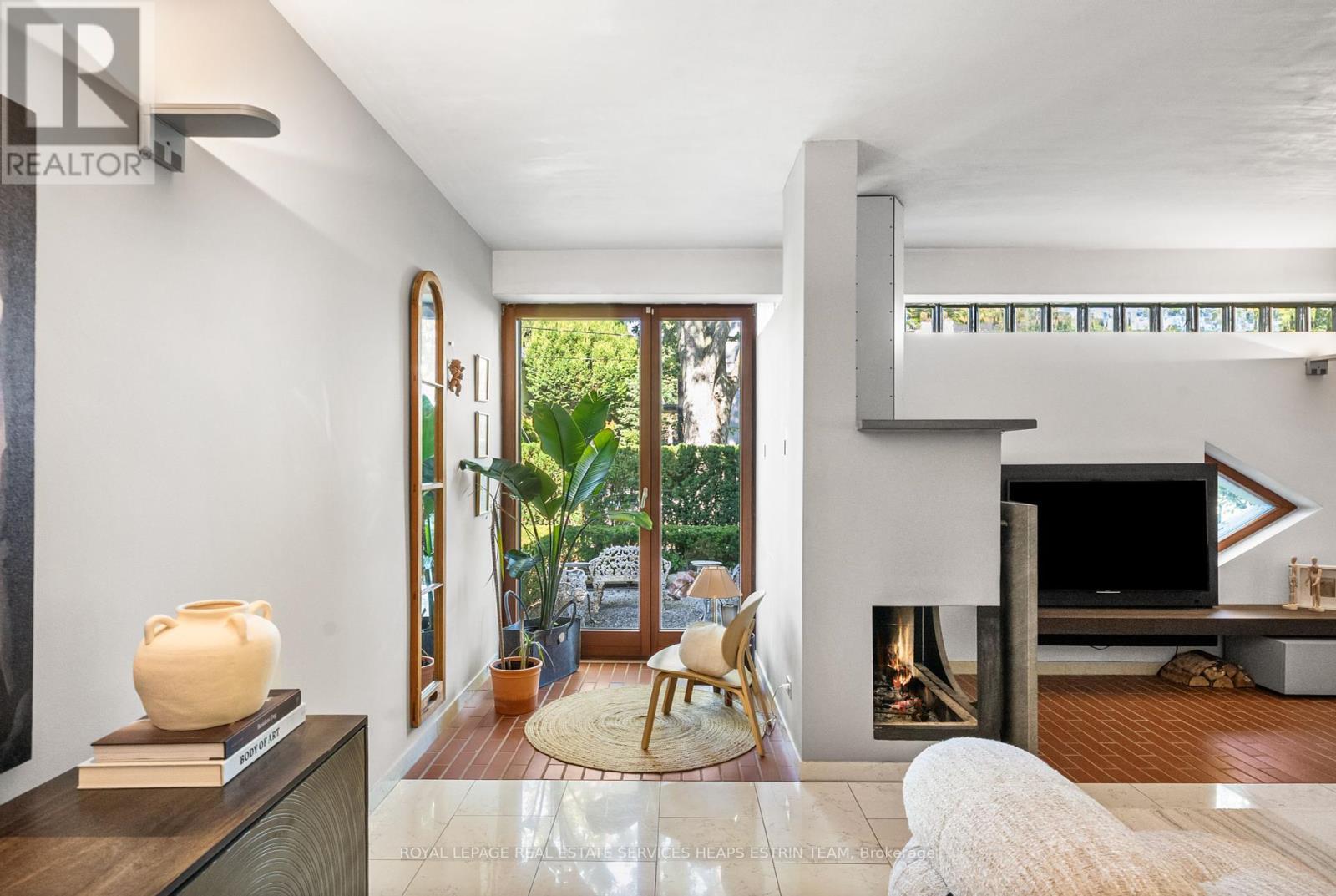 












31 GOVERNORS ROAD

,
Toronto,




Ontario
M4W2E9

