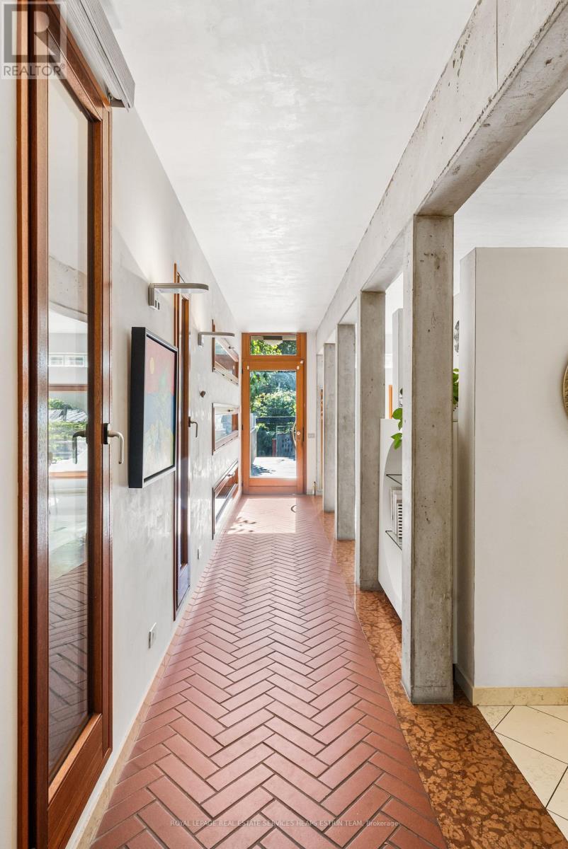 












31 GOVERNORS ROAD

,
Toronto,




Ontario
M4W2E9

